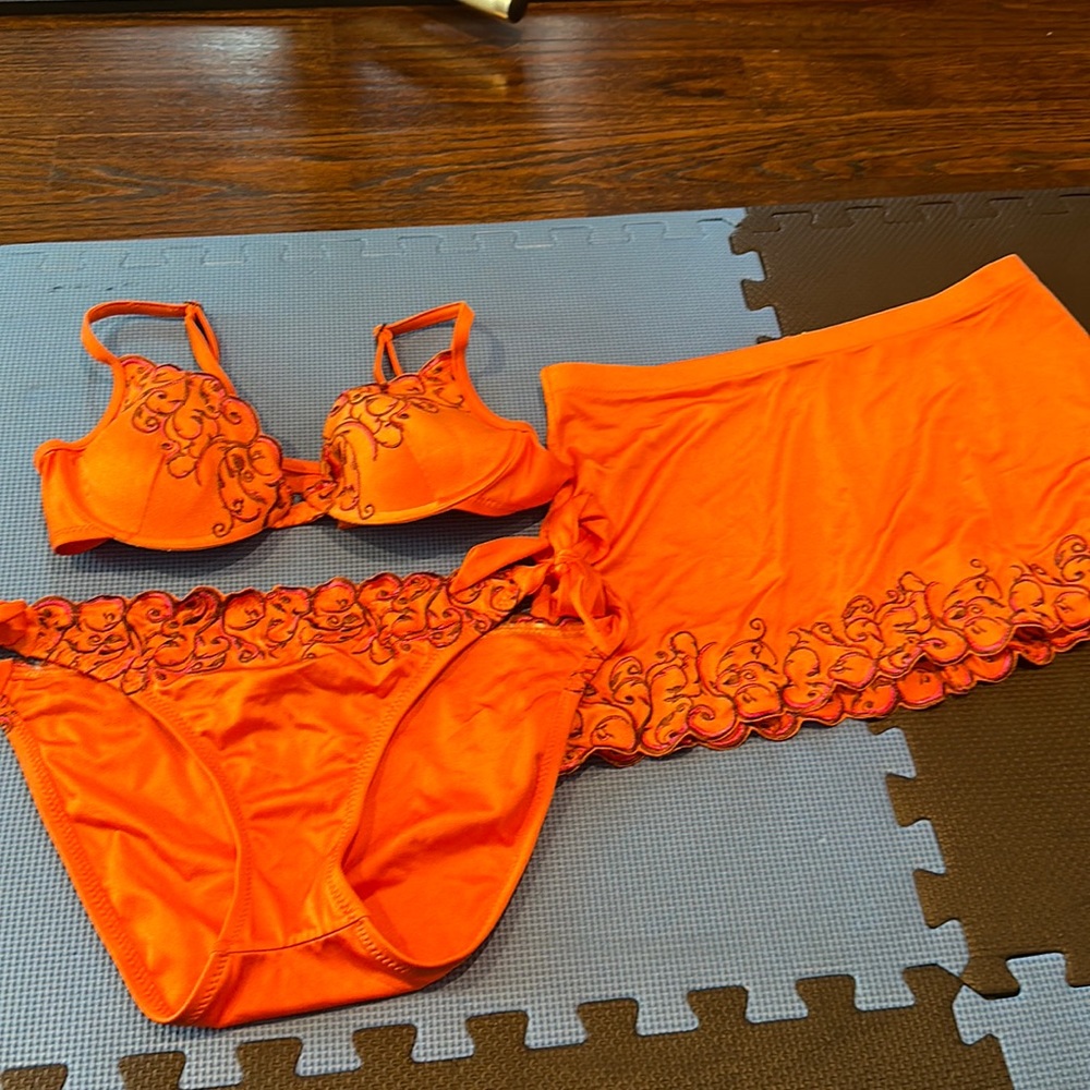 BECCA bathing suit set